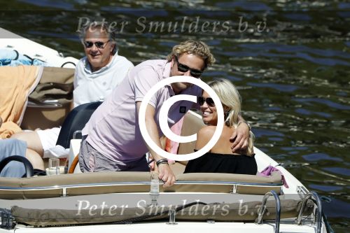 Amsterdam 26 mei 2017 
Wesly Bronkhorst met zijn nieuwe vriendin Marieke v Rootselaar en familie aan het varen met zijn sloep