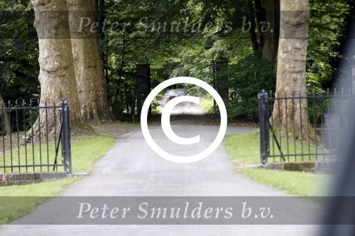 Zeist 13 juni 2017
Wibi Soerjadi rijdt in zijn Bentley naar zijn huis