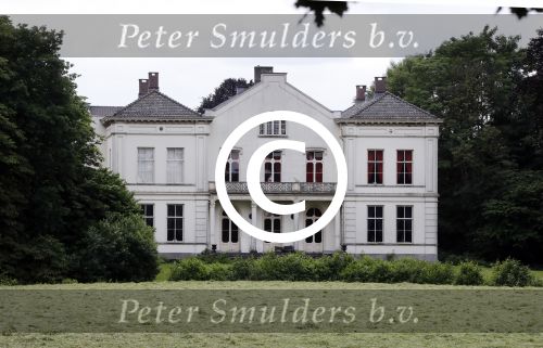 Zeist 13 juni 2017
Wibi Soerjadi rijdt in zijn Bentley naar zijn huis