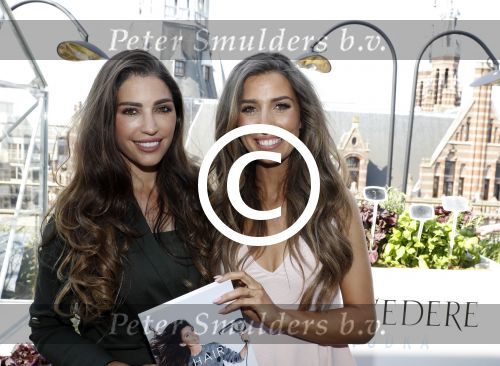 Amsterdam 22 mei 2017
Boekpresentatie Xelly Cabau v Kasbergen in het W hotel in Amsterdam. Yolanthe en 8 andere broers en zussen alsmede haar moeder Richarda en haar man.
