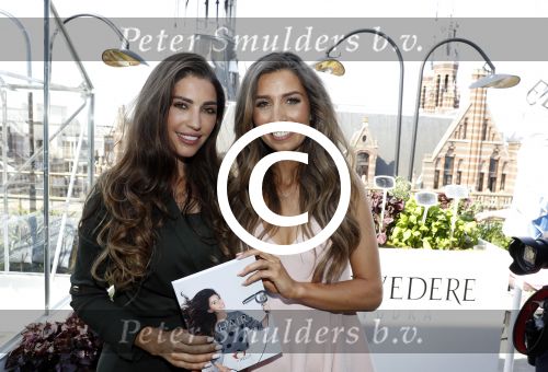 Amsterdam 22 mei 2017
Boekpresentatie Xelly Cabau v Kasbergen in het W hotel in Amsterdam. Yolanthe en 8 andere broers en zussen alsmede haar moeder Richarda en haar man.