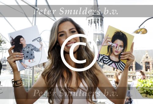 Amsterdam 22 mei 2017
Boekpresentatie Xelly Cabau v Kasbergen in het W hotel in Amsterdam. Yolanthe en 8 andere broers en zussen alsmede haar moeder Richarda en haar man.