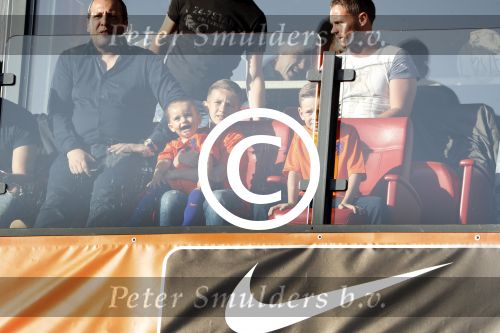Rotterdam 9 juni 2017
Nederland - Luxemburg in de kuip . De wedstrijd dat Wesley Sneijder record international wordt en waar Ruud Gullit en Dick Advocaat voor het eerst bondscoach en assistent zijn. Yolanthe Sneijder Cabau zit op de tribune met zoons Jessey en Xess Xava