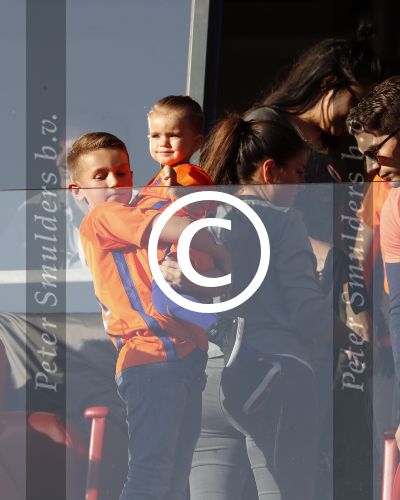 Rotterdam 9 juni 2017
Nederland - Luxemburg in de kuip . De wedstrijd dat Wesley Sneijder record international wordt en waar Ruud Gullit en Dick Advocaat voor het eerst bondscoach en assistent zijn. Yolanthe Sneijder Cabau zit op de tribune met zoons Jessey en Xess Xava