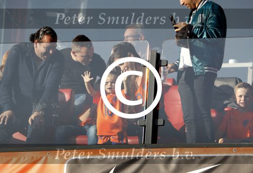 Rotterdam 9 juni 2017
Nederland - Luxemburg in de kuip . De wedstrijd dat Wesley Sneijder record international wordt en waar Ruud Gullit en Dick Advocaat voor het eerst bondscoach en assistent zijn. Yolanthe Sneijder Cabau zit op de tribune met zoons Jessey en Xess Xava