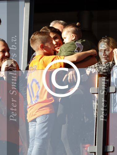 Rotterdam 9 juni 2017
Nederland - Luxemburg in de kuip . De wedstrijd dat Wesley Sneijder record international wordt en waar Ruud Gullit en Dick Advocaat voor het eerst bondscoach en assistent zijn. Yolanthe Sneijder Cabau zit op de tribune met zoons Jessey en Xess Xava
