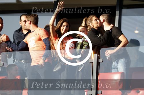 Rotterdam 9 juni 2017
Nederland - Luxemburg in de kuip . De wedstrijd dat Wesley Sneijder record international wordt en waar Ruud Gullit en Dick Advocaat voor het eerst bondscoach en assistent zijn. Yolanthe Sneijder Cabau zit op de tribune met zoons Jessey en Xess Xava