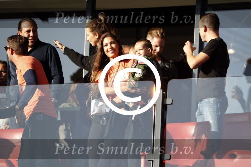 Rotterdam 9 juni 2017
Nederland - Luxemburg in de kuip . De wedstrijd dat Wesley Sneijder record international wordt en waar Ruud Gullit en Dick Advocaat voor het eerst bondscoach en assistent zijn. Yolanthe Sneijder Cabau zit op de tribune met zoons Jessey en Xess Xava