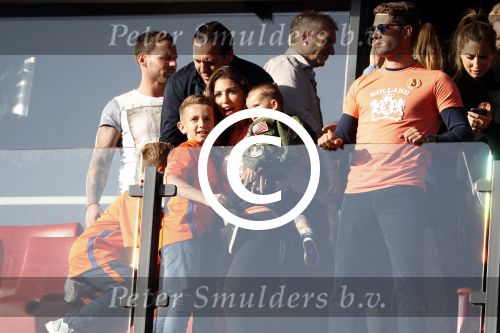 Rotterdam 9 juni 2017
Nederland - Luxemburg in de kuip . De wedstrijd dat Wesley Sneijder record international wordt en waar Ruud Gullit en Dick Advocaat voor het eerst bondscoach en assistent zijn. Yolanthe Sneijder Cabau zit op de tribune met zoons Jessey en Xess Xava