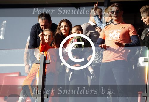 Rotterdam 9 juni 2017
Nederland - Luxemburg in de kuip . De wedstrijd dat Wesley Sneijder record international wordt en waar Ruud Gullit en Dick Advocaat voor het eerst bondscoach en assistent zijn. Yolanthe Sneijder Cabau zit op de tribune met zoons Jessey en Xess Xava