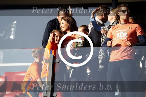 Rotterdam 9 juni 2017
Nederland - Luxemburg in de kuip . De wedstrijd dat Wesley Sneijder record international wordt en waar Ruud Gullit en Dick Advocaat voor het eerst bondscoach en assistent zijn. Yolanthe Sneijder Cabau zit op de tribune met zoons Jessey en Xess Xava
