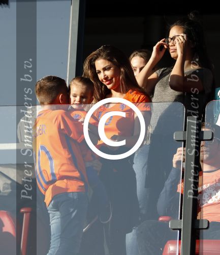 Rotterdam 9 juni 2017
Nederland - Luxemburg in de kuip . De wedstrijd dat Wesley Sneijder record international wordt en waar Ruud Gullit en Dick Advocaat voor het eerst bondscoach en assistent zijn. Yolanthe Sneijder Cabau zit op de tribune met zoons Jessey en Xess Xava