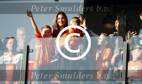 Rotterdam 9 juni 2017
Nederland - Luxemburg in de kuip . De wedstrijd dat Wesley Sneijder record international wordt en waar Ruud Gullit en Dick Advocaat voor het eerst bondscoach en assistent zijn. Yolanthe Sneijder Cabau zit op de tribune met zoons Jessey en Xess Xava