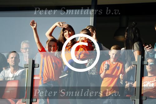 Rotterdam 9 juni 2017
Nederland - Luxemburg in de kuip . De wedstrijd dat Wesley Sneijder record international wordt en waar Ruud Gullit en Dick Advocaat voor het eerst bondscoach en assistent zijn. Yolanthe Sneijder Cabau zit op de tribune met zoons Jessey en Xess Xava