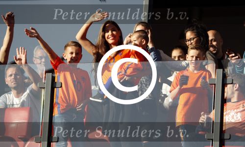 Rotterdam 9 juni 2017
Nederland - Luxemburg in de kuip . De wedstrijd dat Wesley Sneijder record international wordt en waar Ruud Gullit en Dick Advocaat voor het eerst bondscoach en assistent zijn. Yolanthe Sneijder Cabau zit op de tribune met zoons Jessey en Xess Xava