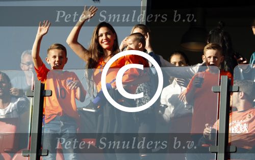Rotterdam 9 juni 2017
Nederland - Luxemburg in de kuip . De wedstrijd dat Wesley Sneijder record international wordt en waar Ruud Gullit en Dick Advocaat voor het eerst bondscoach en assistent zijn. Yolanthe Sneijder Cabau zit op de tribune met zoons Jessey en Xess Xava