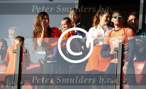 Rotterdam 9 juni 2017
Nederland - Luxemburg in de kuip . De wedstrijd dat Wesley Sneijder record international wordt en waar Ruud Gullit en Dick Advocaat voor het eerst bondscoach en assistent zijn. Yolanthe Sneijder Cabau zit op de tribune met zoons Jessey en Xess Xava