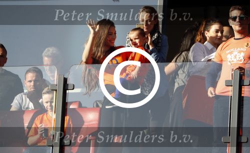 Rotterdam 9 juni 2017
Nederland - Luxemburg in de kuip . De wedstrijd dat Wesley Sneijder record international wordt en waar Ruud Gullit en Dick Advocaat voor het eerst bondscoach en assistent zijn. Yolanthe Sneijder Cabau zit op de tribune met zoons Jessey en Xess Xava