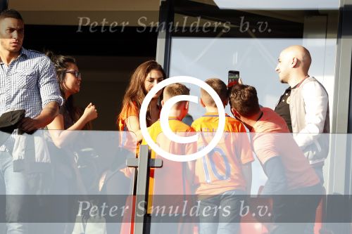 Rotterdam 9 juni 2017
Nederland - Luxemburg in de kuip . De wedstrijd dat Wesley Sneijder record international wordt en waar Ruud Gullit en Dick Advocaat voor het eerst bondscoach en assistent zijn. Yolanthe Sneijder Cabau zit op de tribune met zoons Jessey en Xess Xava