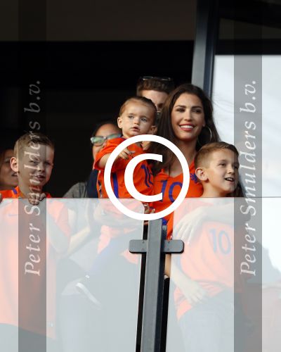 Rotterdam 9 juni 2017
Nederland - Luxemburg in de kuip . De wedstrijd dat Wesley Sneijder record international wordt en waar Ruud Gullit en Dick Advocaat voor het eerst bondscoach en assistent zijn. Yolanthe Sneijder Cabau zit op de tribune met zoons Jessey en Xess Xava
