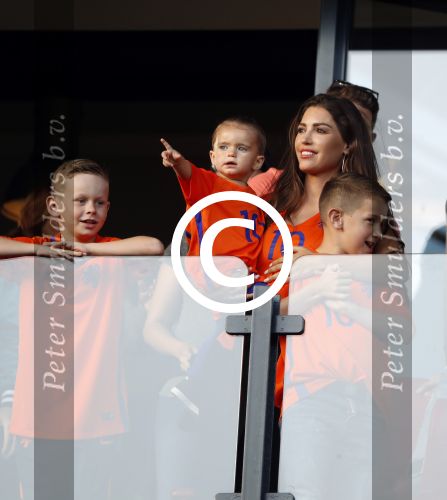 Rotterdam 9 juni 2017
Nederland - Luxemburg in de kuip . De wedstrijd dat Wesley Sneijder record international wordt en waar Ruud Gullit en Dick Advocaat voor het eerst bondscoach en assistent zijn. Yolanthe Sneijder Cabau zit op de tribune met zoons Jessey en Xess Xava