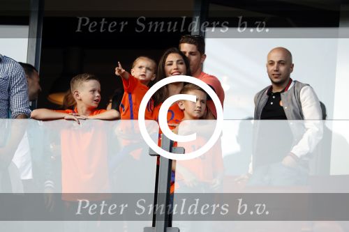 Rotterdam 9 juni 2017
Nederland - Luxemburg in de kuip . De wedstrijd dat Wesley Sneijder record international wordt en waar Ruud Gullit en Dick Advocaat voor het eerst bondscoach en assistent zijn. Yolanthe Sneijder Cabau zit op de tribune met zoons Jessey en Xess Xava