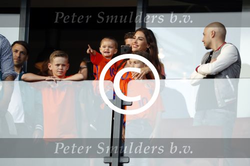 Rotterdam 9 juni 2017
Nederland - Luxemburg in de kuip . De wedstrijd dat Wesley Sneijder record international wordt en waar Ruud Gullit en Dick Advocaat voor het eerst bondscoach en assistent zijn. Yolanthe Sneijder Cabau zit op de tribune met zoons Jessey en Xess Xava
