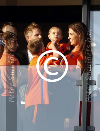 Rotterdam 9 juni 2017
Nederland - Luxemburg in de kuip . De wedstrijd dat Wesley Sneijder record international wordt en waar Ruud Gullit en Dick Advocaat voor het eerst bondscoach en assistent zijn. Yolanthe Sneijder Cabau zit op de tribune met zoons Jessey en Xess Xava