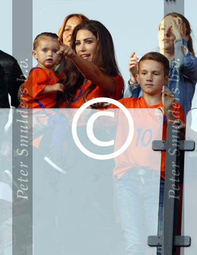 Rotterdam 9 juni 2017
Nederland - Luxemburg in de kuip . De wedstrijd dat Wesley Sneijder record international wordt en waar Ruud Gullit en Dick Advocaat voor het eerst bondscoach en assistent zijn. Yolanthe Sneijder Cabau zit op de tribune met zoons Jessey en Xess Xava