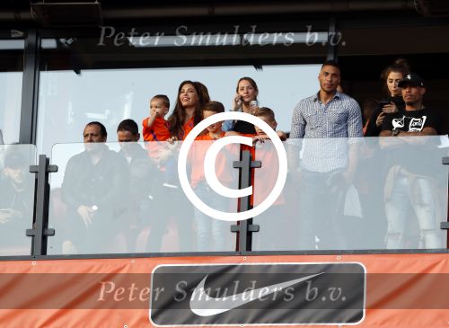 Rotterdam 9 juni 2017
Nederland - Luxemburg in de kuip . De wedstrijd dat Wesley Sneijder record international wordt en waar Ruud Gullit en Dick Advocaat voor het eerst bondscoach en assistent zijn. Yolanthe Sneijder Cabau zit op de tribune met zoons Jessey en Xess Xava
