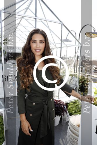 Amsterdam 22 mei 2017
Boekpresentatie Xelly Cabau v Kasbergen in het W hotel in Amsterdam. Yolanthe en 8 andere broers en zussen alsmede haar moeder Richarda en haar man.