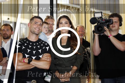 Amsterdam 22 mei 2017
Boekpresentatie Xelly Cabau v Kasbergen in het W hotel in Amsterdam. Yolanthe en 8 andere broers en zussen alsmede haar moeder Richarda en haar man.