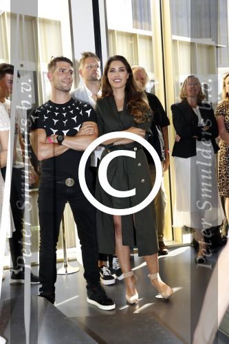 Amsterdam 22 mei 2017
Boekpresentatie Xelly Cabau v Kasbergen in het W hotel in Amsterdam. Yolanthe en 8 andere broers en zussen alsmede haar moeder Richarda en haar man.
