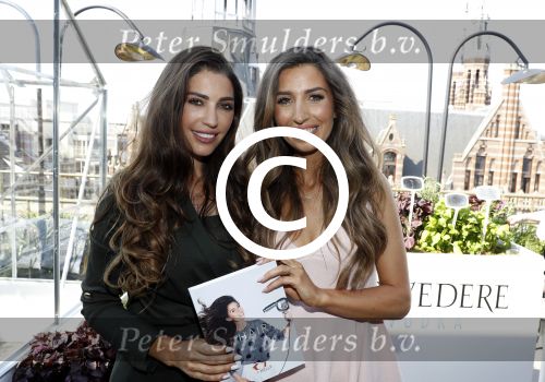 Amsterdam 22 mei 2017
Boekpresentatie Xelly Cabau v Kasbergen in het W hotel in Amsterdam. Yolanthe en 8 andere broers en zussen alsmede haar moeder Richarda en haar man.