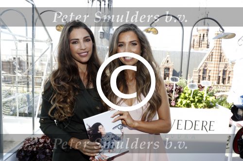Amsterdam 22 mei 2017
Boekpresentatie Xelly Cabau v Kasbergen in het W hotel in Amsterdam. Yolanthe en 8 andere broers en zussen alsmede haar moeder Richarda en haar man.