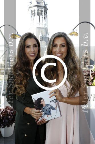Amsterdam 22 mei 2017
Boekpresentatie Xelly Cabau v Kasbergen in het W hotel in Amsterdam. Yolanthe en 8 andere broers en zussen alsmede haar moeder Richarda en haar man.