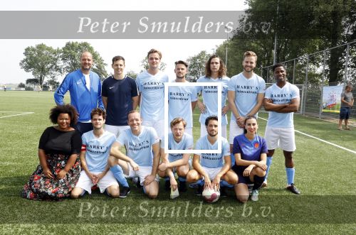 Durgerdam 31 mei 2018 
Presentatie Cast Allstars , Cast: Kees Boot, Lucas Hamming, Levi van Kempen, Jim Bakkum, Urvin Monte, Mike Weerts, Jasper Demollin, Alex Hendrickx en Bart van den Donker tijdens de perspresentatie van All Stars de Musical bij voetbalvereniging DRC te Durgerdam. Ook aanwezig Jean v d Velde Thomas Acda Frank Lammers Frederik Brom Cas Jansen en Yannick v d Velde.