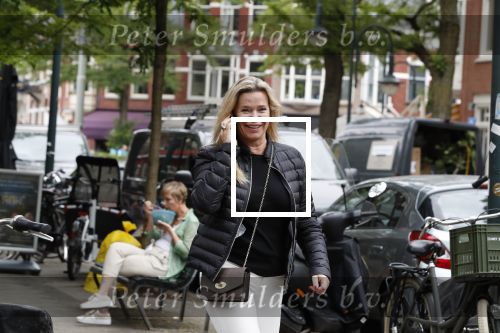 Amsterdam 5 juni 2018
Anita Schuts bellend op straat