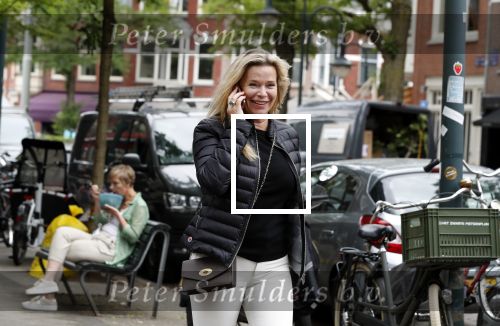 Amsterdam 5 juni 2018
Anita Schuts bellend op straat