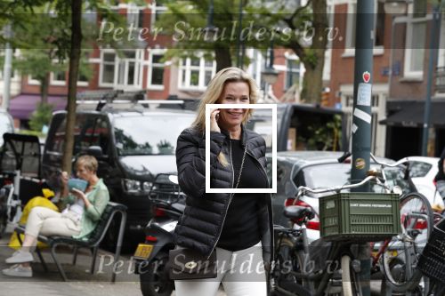 Amsterdam 5 juni 2018
Anita Schuts bellend op straat