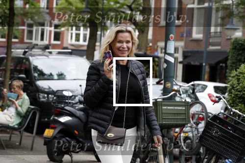 Amsterdam 5 juni 2018
Anita Schuts bellend op straat
