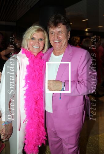 Amsterdam 27 mei 2018
Toppers in de arena . De schoonmoeder van Rene Froger Annemarie Bartels met haar vriend.