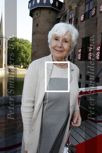 Haarzuilens 6 juni 2018
Opening expositie in kasteel de haar met oa Rene Mioch Annewil Blankers Renee Soutendijk en Willeke v Ammelrooij. Annewil met zoon