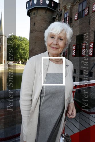 Haarzuilens 6 juni 2018
Opening expositie in kasteel de haar met oa Rene Mioch Annewil Blankers Renee Soutendijk en Willeke v Ammelrooij. Annewil met zoon