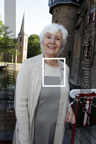 Haarzuilens 6 juni 2018
Opening expositie in kasteel de haar met oa Rene Mioch Annewil Blankers Renee Soutendijk en Willeke v Ammelrooij. Annewil met zoon