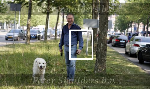 Amsterdam 29 mei 2018
Bart Bosch laat hond uit.