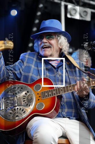 Hummelo 10 mei 2018
Onthulling standbeeld rockgroep Normaal met de bandleden Bennie Jolink, Ferdi Joly, Willem Terhorst en de partner van het overleden lid Jan Manschot