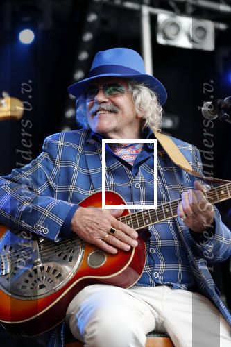 Hummelo 10 mei 2018
Onthulling standbeeld rockgroep Normaal met de bandleden Bennie Jolink, Ferdi Joly, Willem Terhorst en de partner van het overleden lid Jan Manschot
