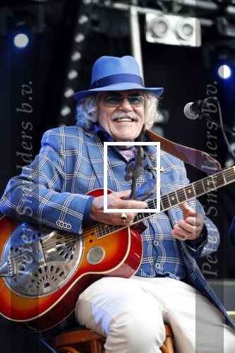 Hummelo 10 mei 2018
Onthulling standbeeld rockgroep Normaal met de bandleden Bennie Jolink, Ferdi Joly, Willem Terhorst en de partner van het overleden lid Jan Manschot
