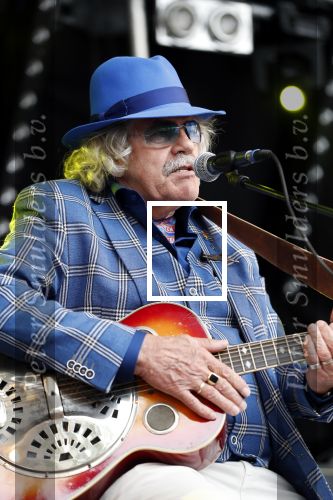 Hummelo 10 mei 2018
Onthulling standbeeld rockgroep Normaal met de bandleden Bennie Jolink, Ferdi Joly, Willem Terhorst en de partner van het overleden lid Jan Manschot
